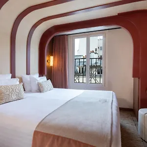 Sacha Hotel