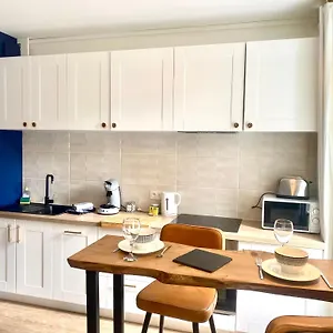 T2 Lumineux - Renove- - Centre Historique Dinan- Parking - Terrasse Apartamento